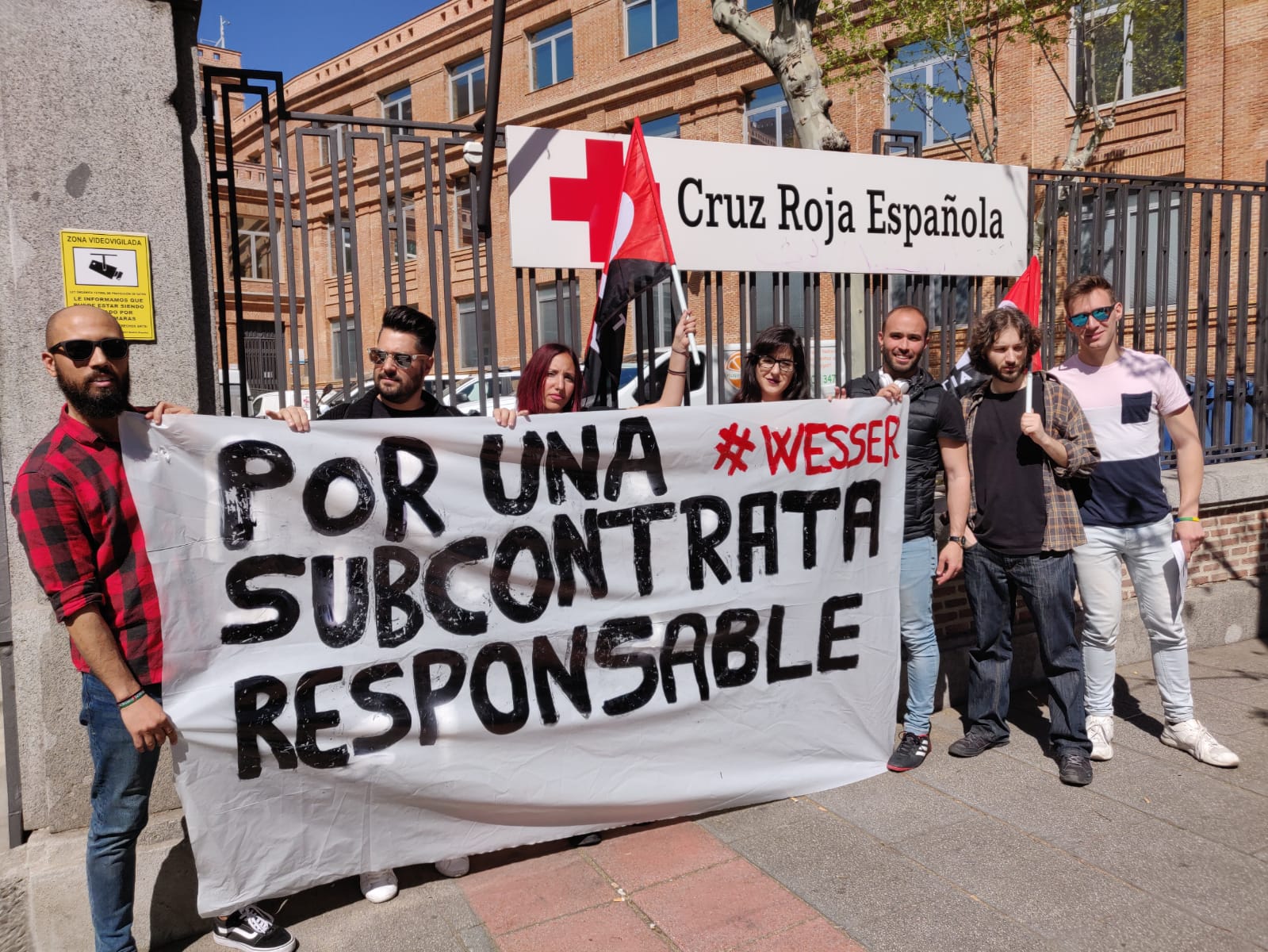 Tocando la puerta de Cruz Roja Española